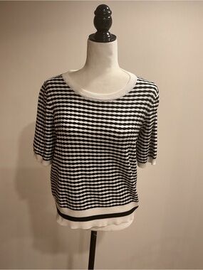 Adrianna Papell Black & White Patterned Short-Sleeve Knit Top size medium